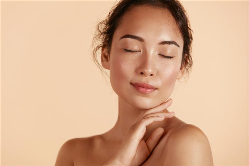 How Hyaluronic Acid Helps Plump and Smooth Ageing Skin