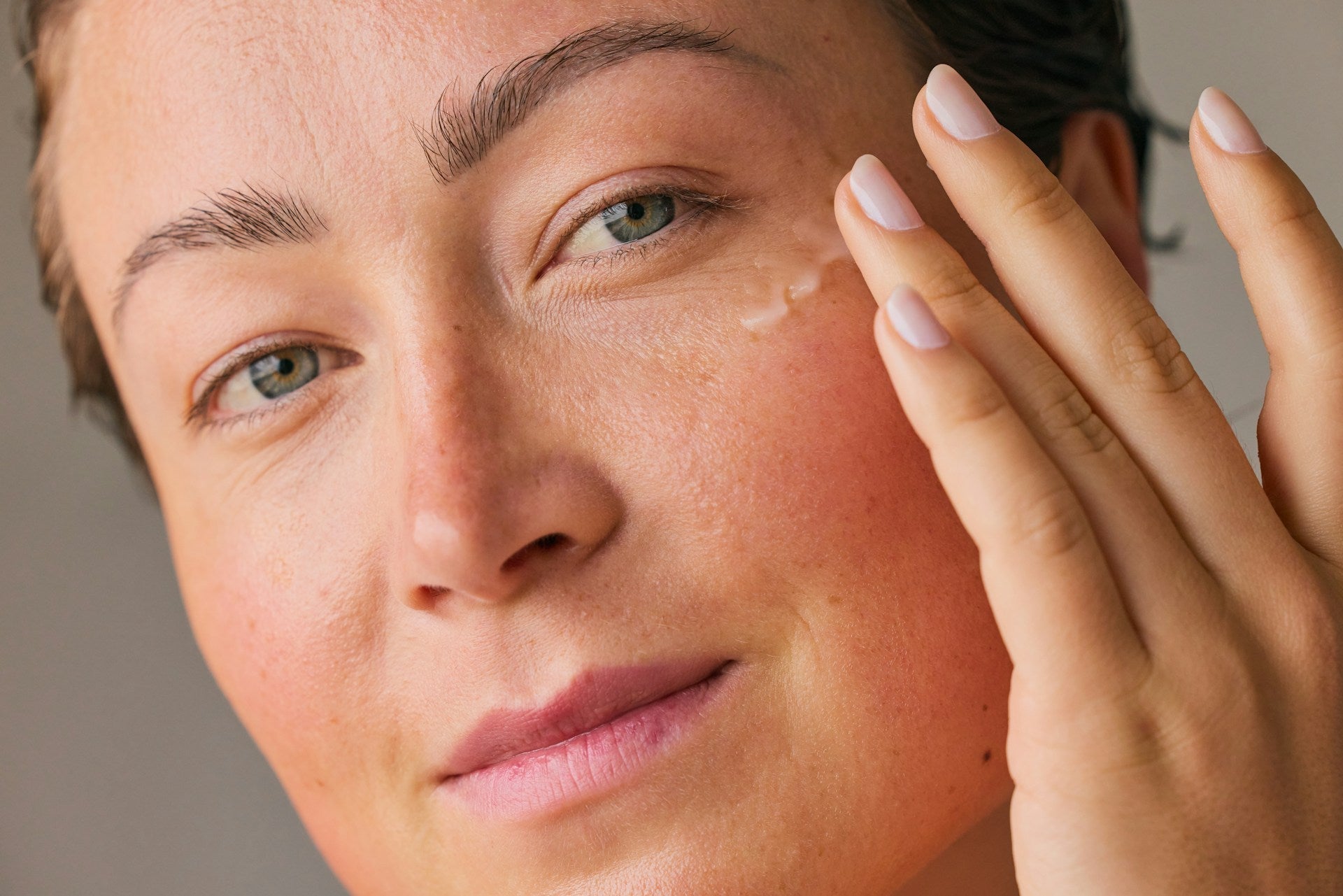 Women applying Retinal Cream